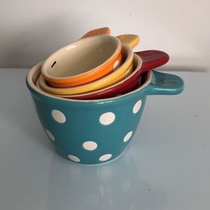 Super cute measuring cups